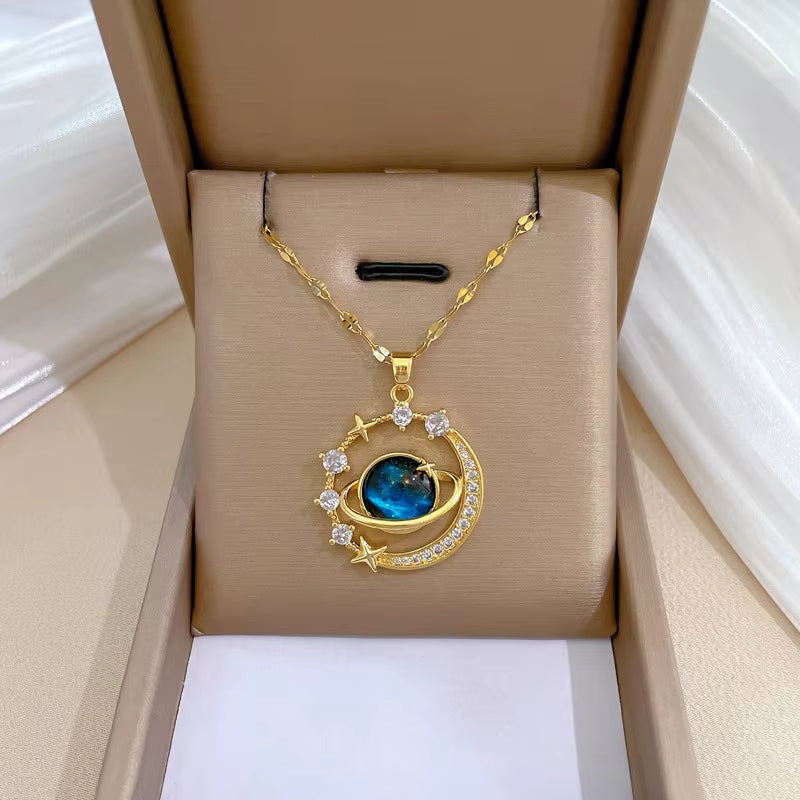 Celeste Pendant & Chain